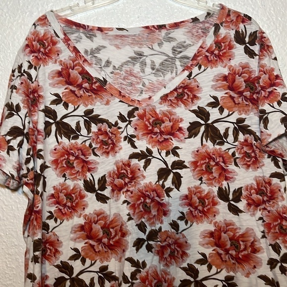 Old Navy cream floral V-neck top size 2XL - Picture 2 of 8